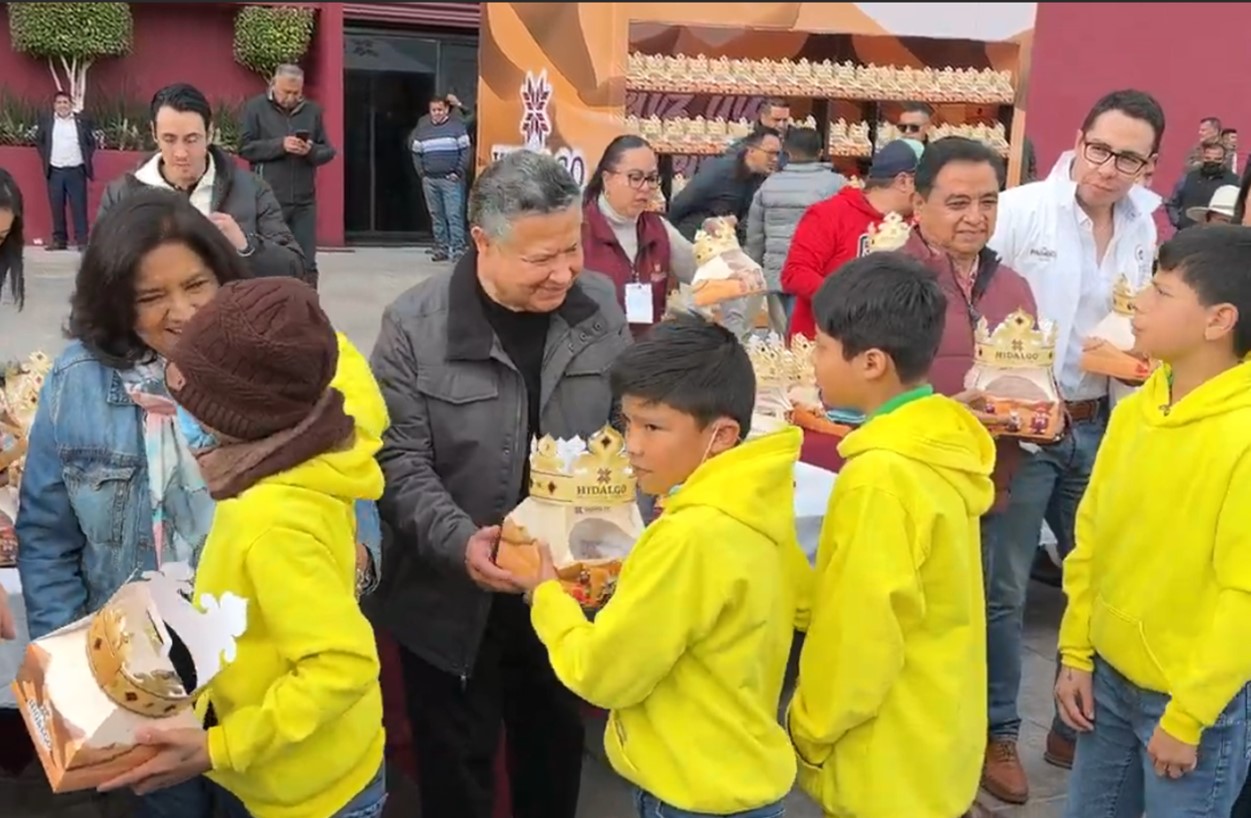 Reparten 8 Mil Roscas De Reyes Magos