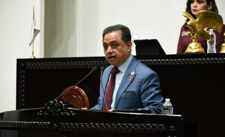 Andrés Velázquez propone simplificar trámites legislativos