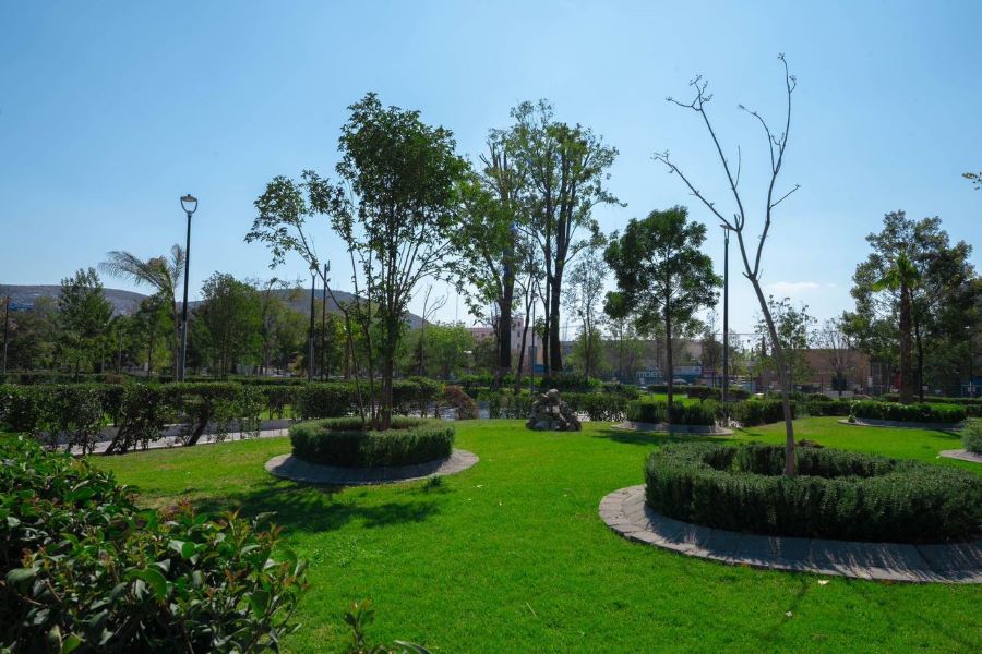 Avanza transformación del Jardín de los Hombres y las Mujeres Ilustres