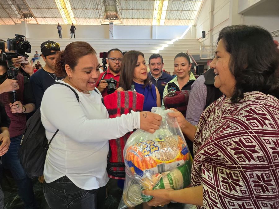 DIF Hidalgo Entregó en Tulancingo Apoyos de Despensas y Cobijas