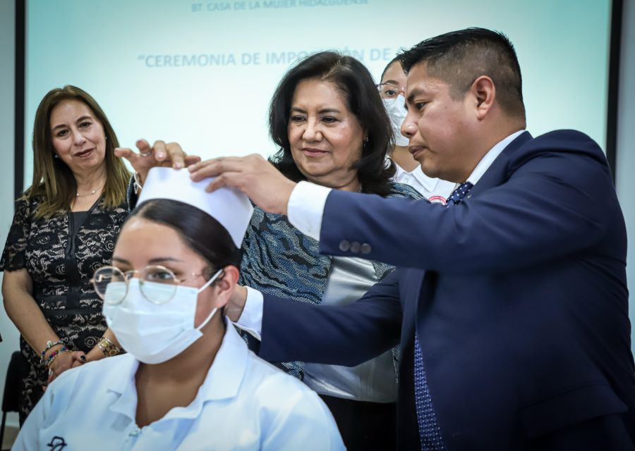 26 Alumnas de la Casa de la Mujer Hidalguense Reciben Cofia