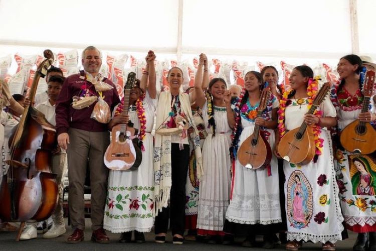 En Michoacán, Presidenta Claudia Sheinbaum Encabeza Entrega del Programa de Fertilizantes Para El Bienestar, Un Derecho Constitucional de Las y Los Campesinos de México