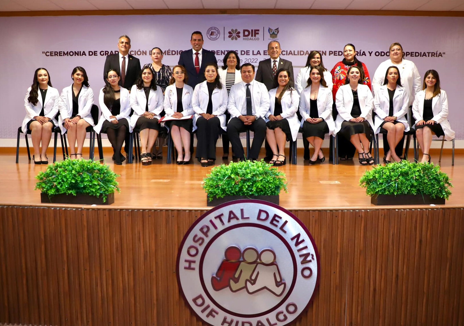 Se Gradúan 12 Médicos Residentes de las Especialidades en Pediatría y Odontopediatría del HNDIFH