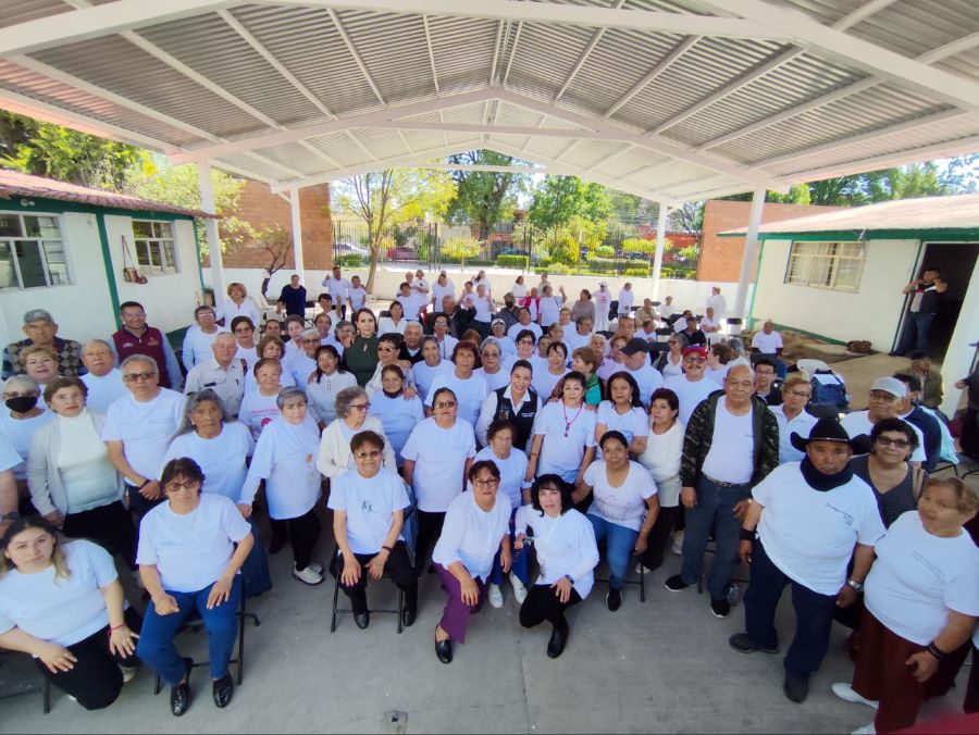 Gobernador Julio Menchaca Atiende Demanda de Adultos Mayores