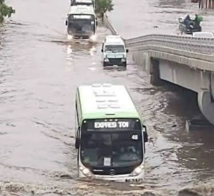 Cierre Preventivo en el Bulevar Everardo Márquez, Lluvia Genero Desnivel