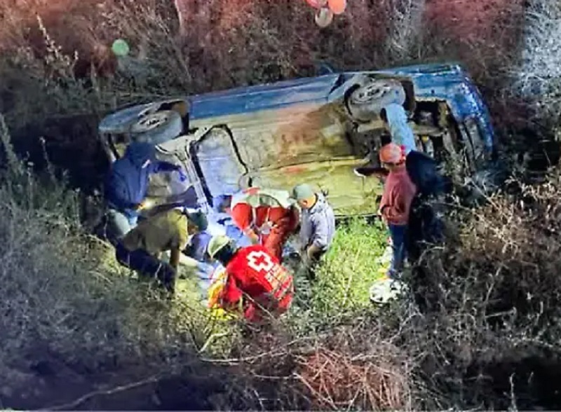 Auto Cae a Barranco en Tulancingo el Conductor, su Esposa y Tres Menores Resultaron Heridos