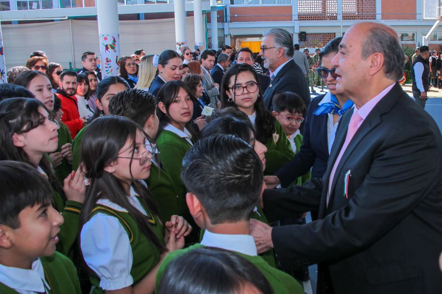 Colegio Nuevo Hidalgo de Pachuca realiza ceremonia de incineración y entrega de bandera