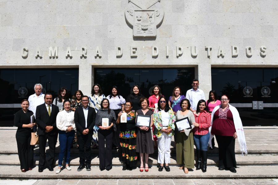 Con presentación de libro, cuentan historias de mujeres en el Congreso de Hidalgo