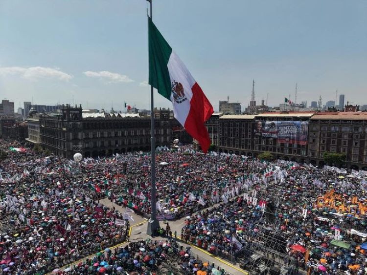 En el Zócalo, Sheinbaum Reafirma Compromiso Con EE.UU. y Mantener Relaciones Comerciales