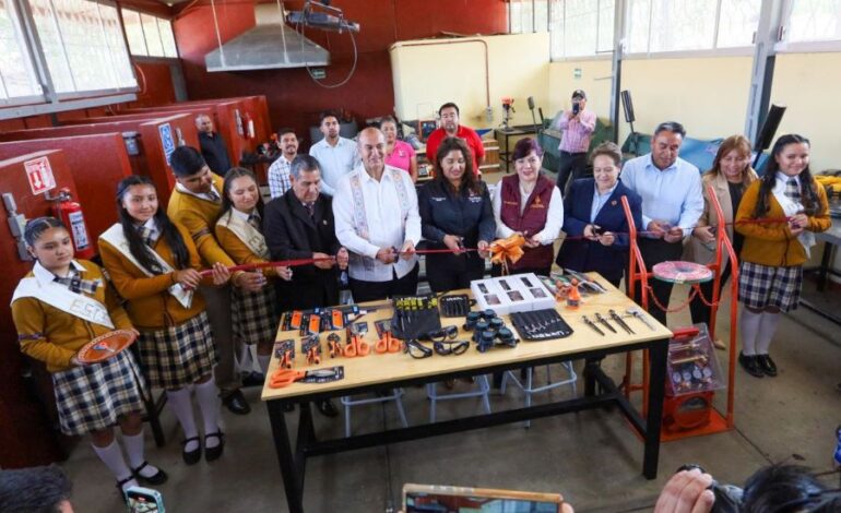 Gobierno de Hidalgo Atiende Necesidades de Infraestructura de los alumnos de Atotonilco de Tula y Tepetitlán