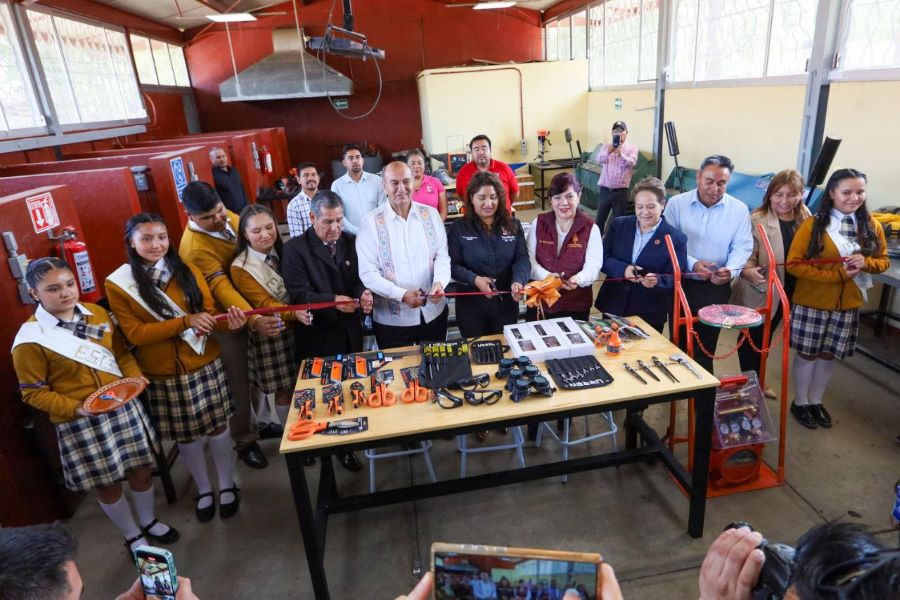 Gobierno de Hidalgo Atiende Necesidades de Infraestructura de los alumnos de Atotonilco de Tula y Tepetitlán