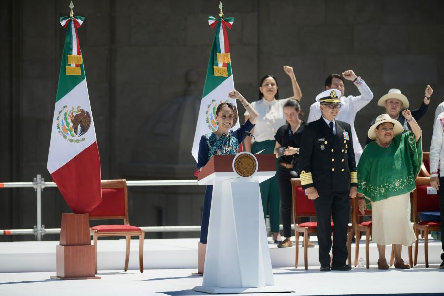 Demostramos que el pueblo de México es mucha pieza; juntas y juntos somos más: Presidenta ante más de 350 mil mexicanos en el Zócalo