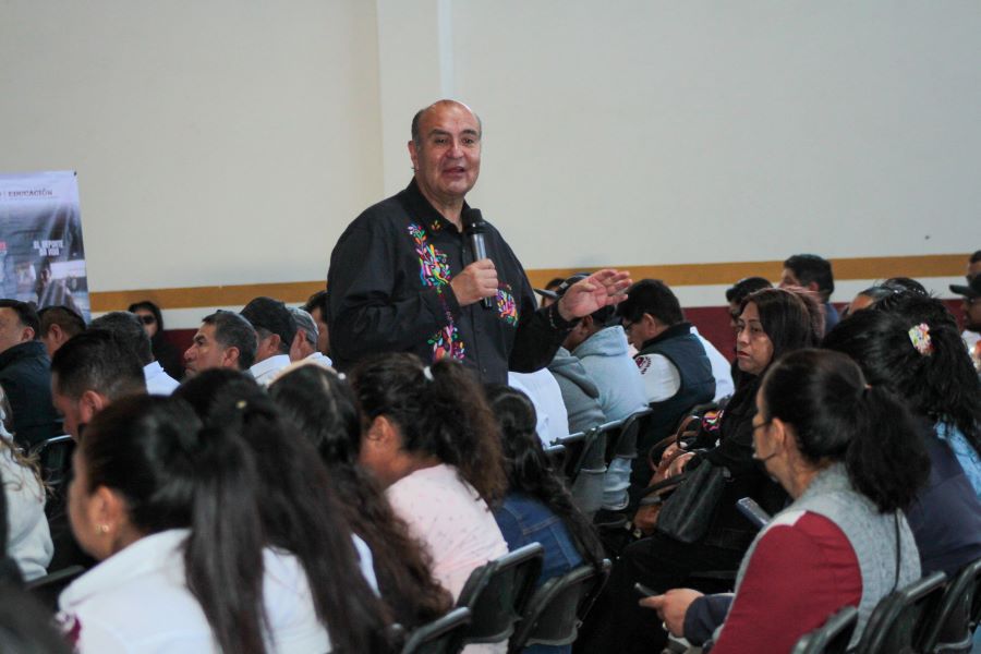 SEPH Entrega Apoyos Educativos en Tenango de Doria