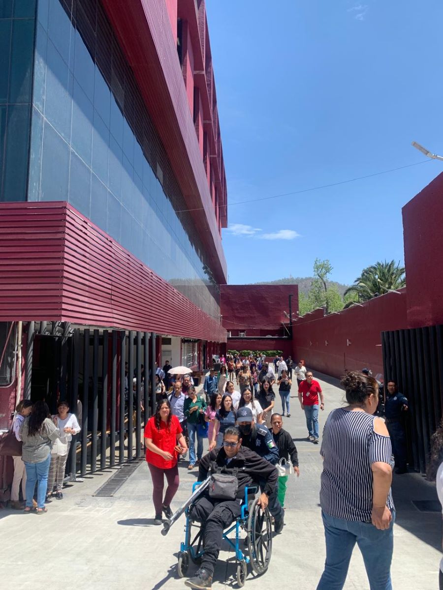 Servidores públicos fueron evacuados del Edificio de Gobierno