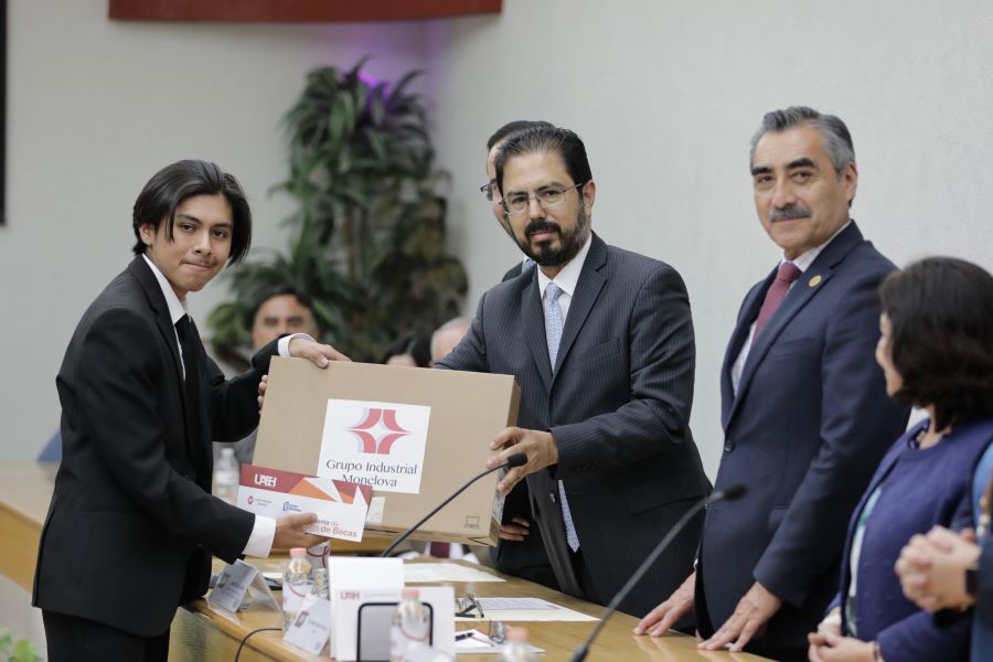 UAEH y Grupo Industrial Monclova Otorgan Becas a estudiantes destacados de la UAEH