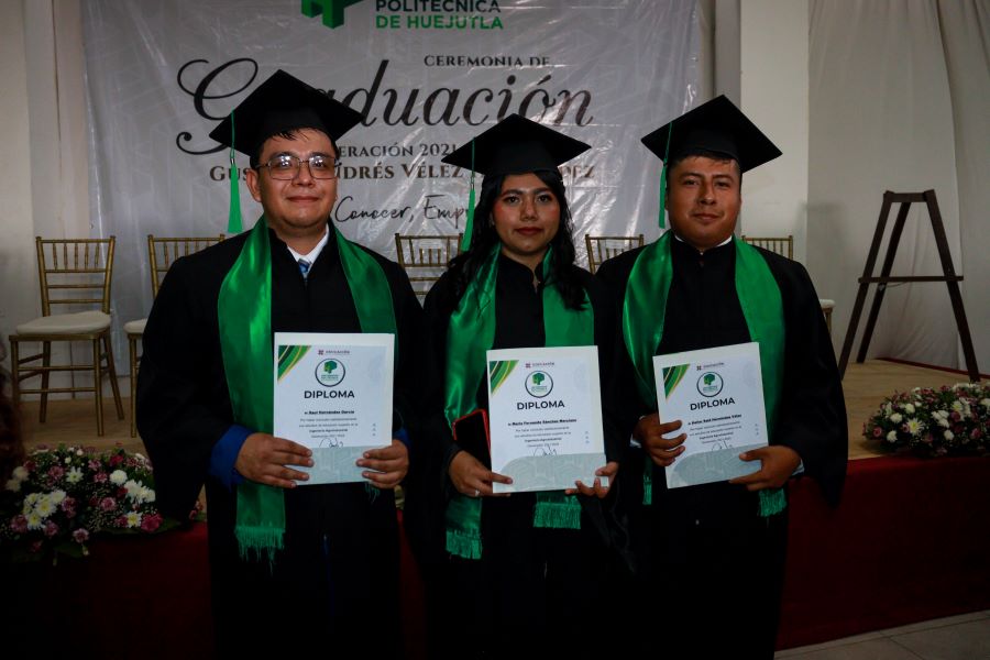 Universidad Politécnica de Huejutla Celebra Graduación de 85 Estudiantes