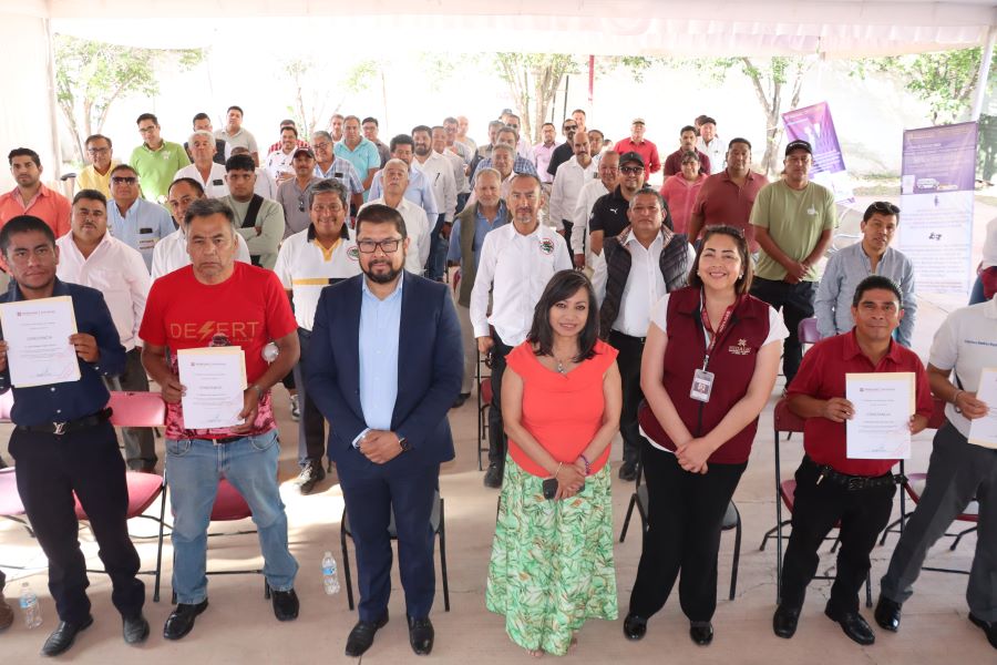 Entrega de Constancias a 75 Personas Operadoras de Transporte Público