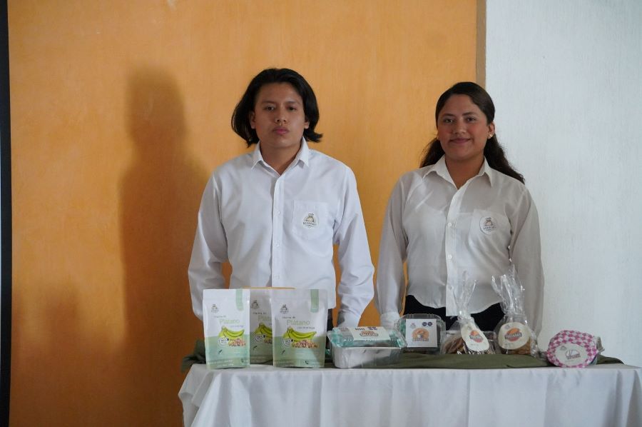 Estudiantes de la UPH Presentan Proyectos Que Contribuyen al Desarrollo Económico y Social