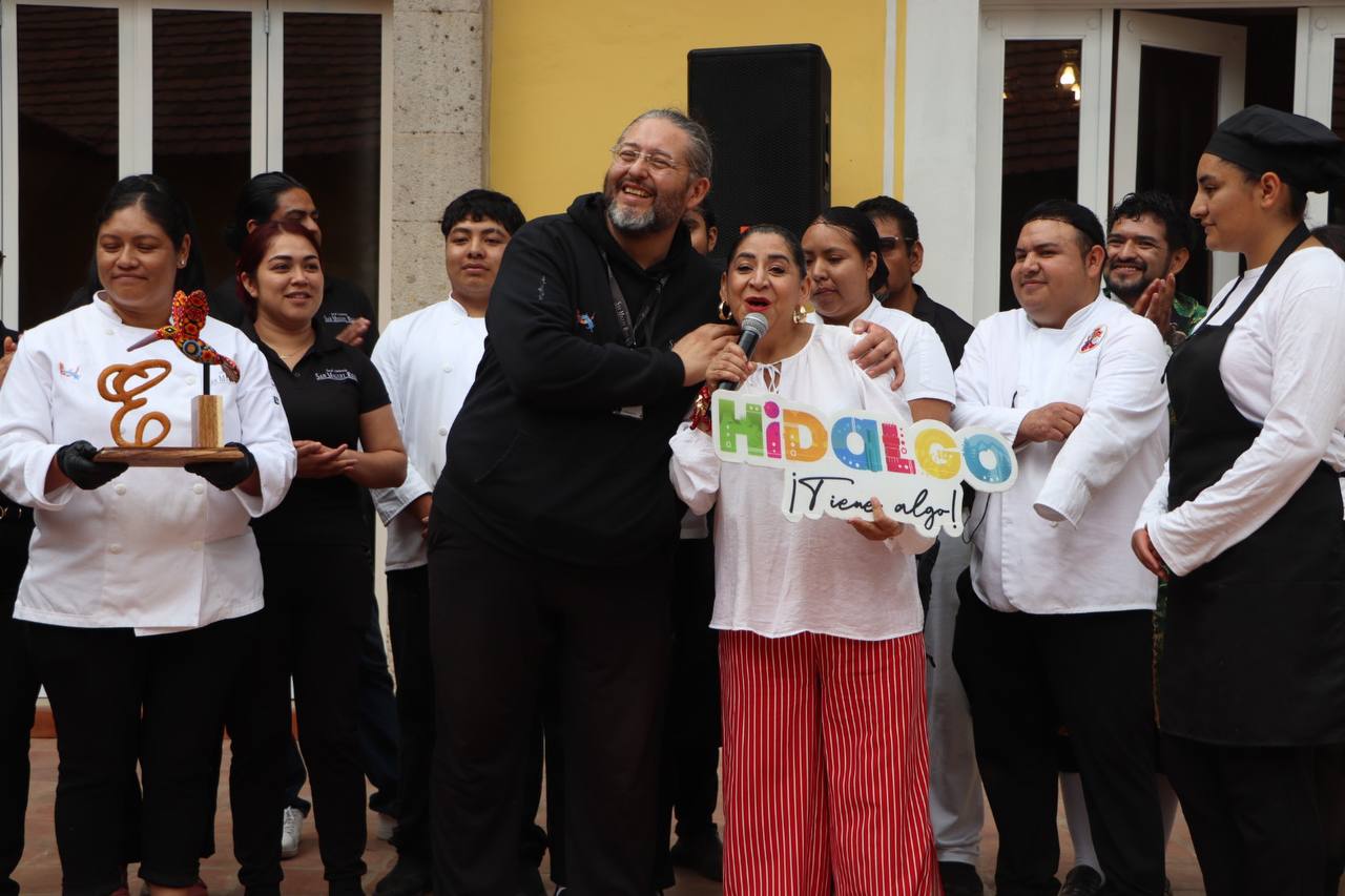 Huasca Celebra 800 Funciones y Recibe Premio Nacional Por Bienestar