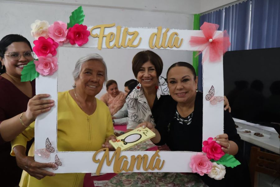 Celebra la Alcaldesa de Tulancingo Cumpleaños de Socios de la Casa Club de la Tercera Edad y la Festividad del 10 de Mayo