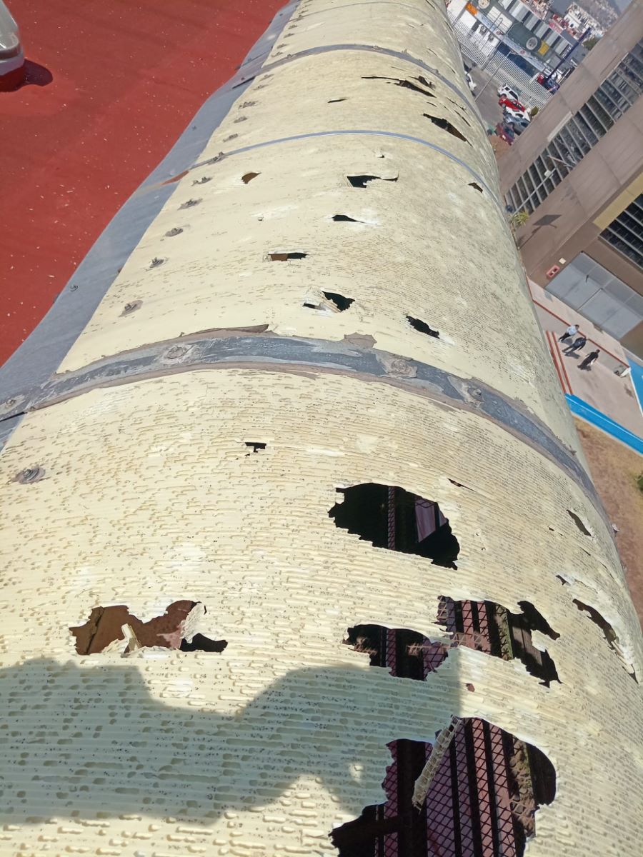 Granizada y Lluvia Causan Daños al Techo de la Sala de Plenos del Congreso del Estado