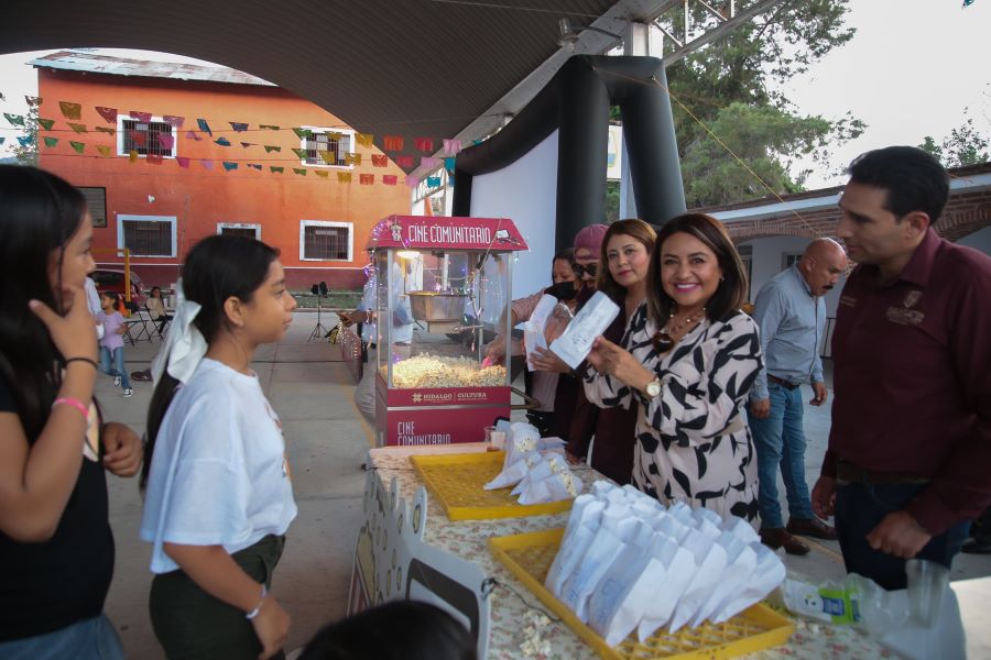 Arranca el Cine Comunitario Con Risas, Cine y Comunidad en San Agustín Metzquititlán