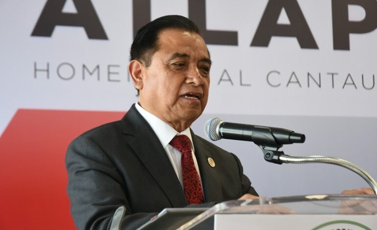 Congreso del estado homenajea al cantautor Omegar Salazar