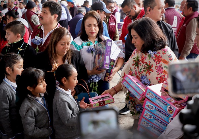 DIFH Entrega Juguetes Para Niñas y Niños de 19 Escuelas Nivel Preescolar y Primaria y 10 Ayudas Técnicas a Personas Con Discapacidad en Acaxochitlan