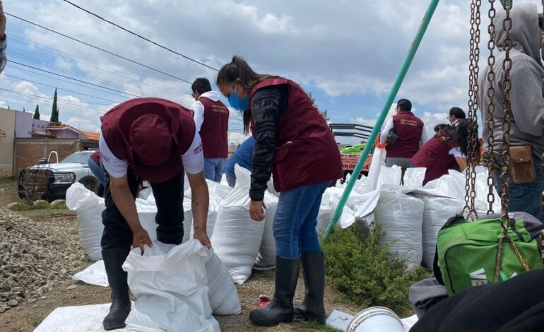 Despacho del Gobernador y Servidores del Pueblo Colaboran en Acciones de Limpieza en el Fraccionamiento Los Tuzos