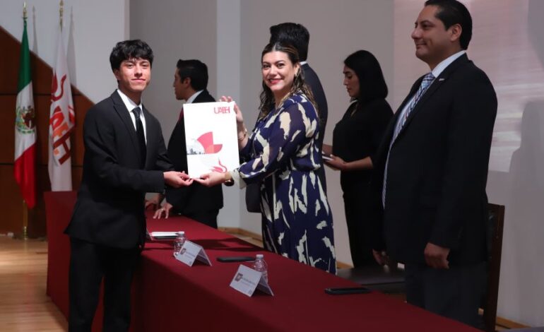 Entrega UAEH 236 Certificados a Egresadas y Egresados de Prepa 4