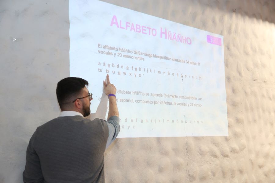 Especialistas Analizan el Futuro de la Lengua Otomí en la UAEH