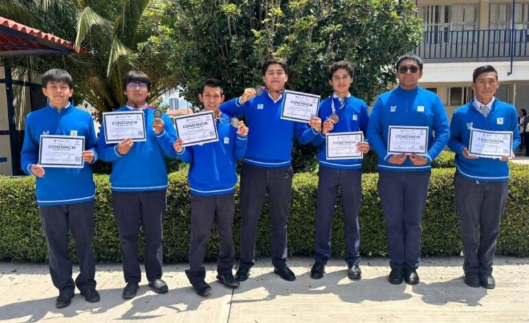 Estudiantes del CECyTEH van a Olimpiada Mexicana de Informática
