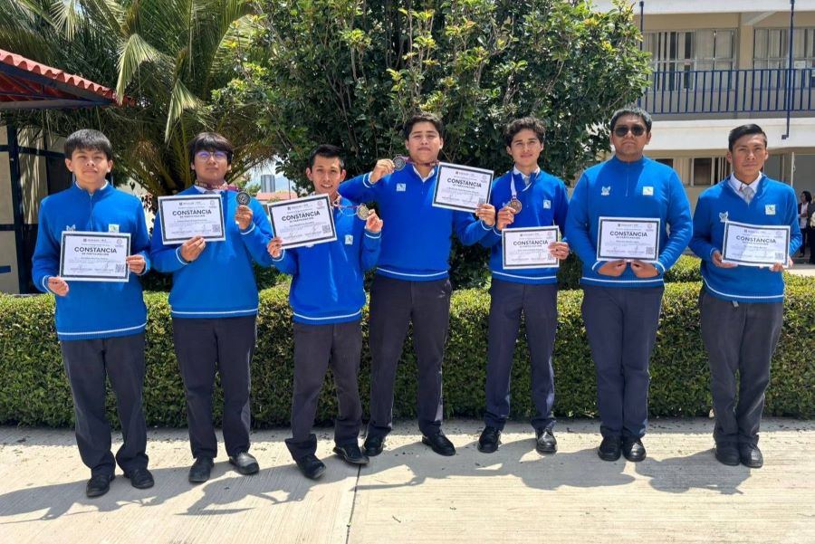 Estudiantes del CECyTEH van a Olimpiada Mexicana de Informática