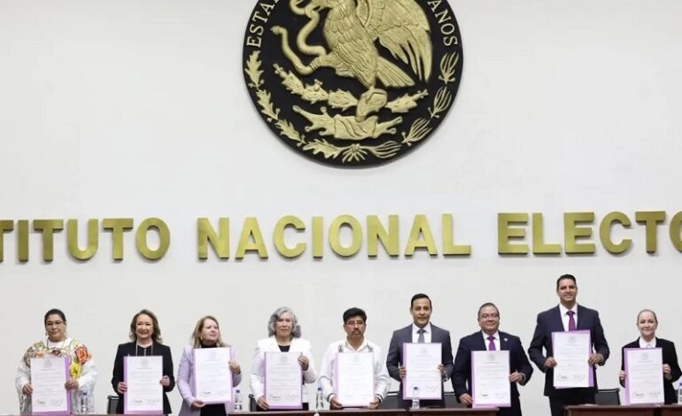 Ganadores de la Corte reciben constancia de mayoría