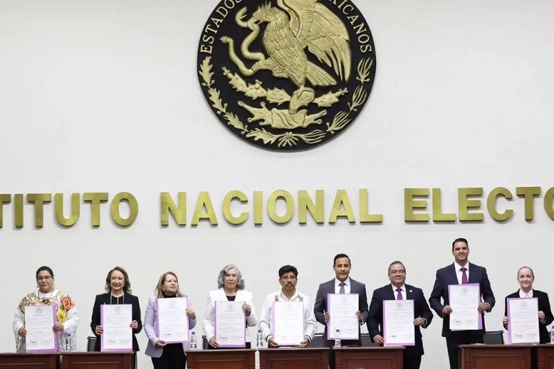 Ganadores de la Corte reciben constancia de mayoría