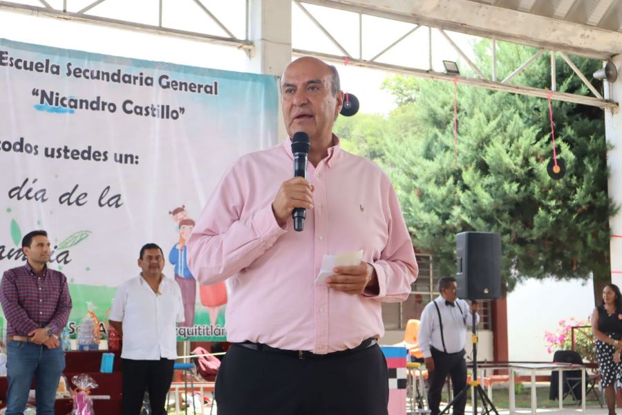 Más de 2 mil Estudiantes Reciben Mobiliario en Metztitlán y San Agustín Metzquititlán