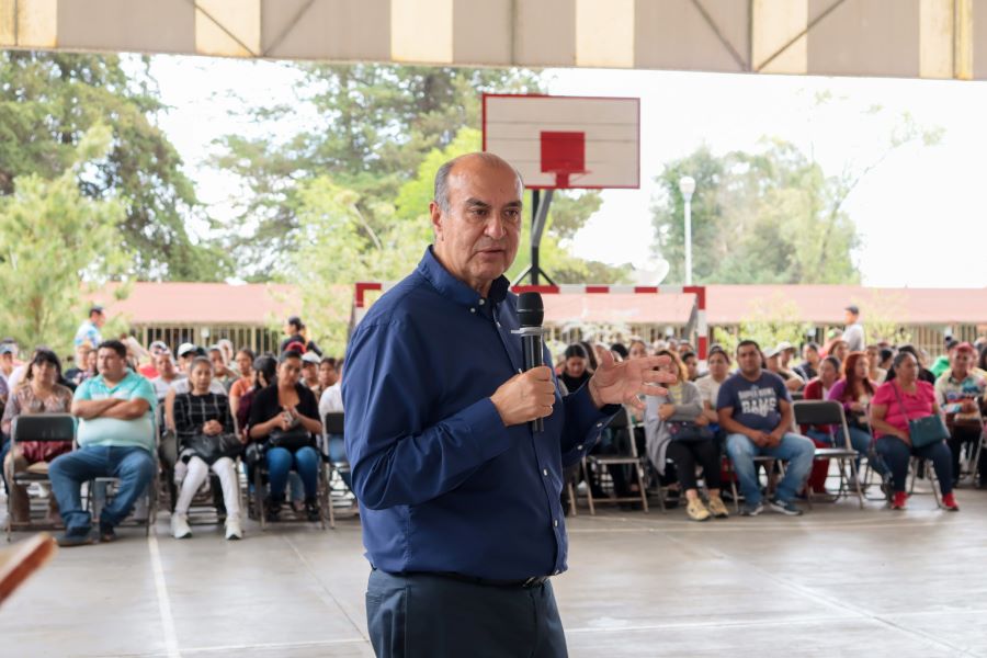 Tres Mil alumnos de Educación Básica de Atotonilco el Grande y Huasca de Ocampo Recibieron Mobiliario y Equipamiento Tecnológico por 2.1 Millones de Pesos