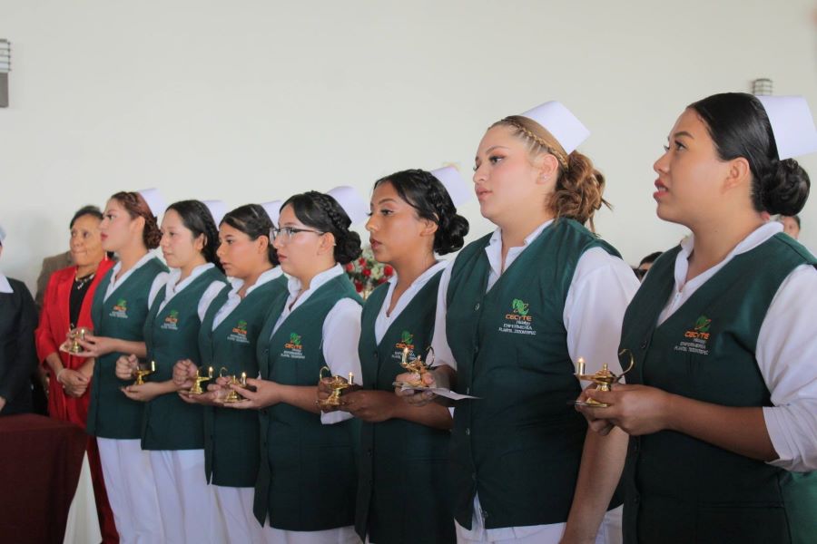Realizó CECyTEH Imposición de Cofias a Estudiantes de Enfermería