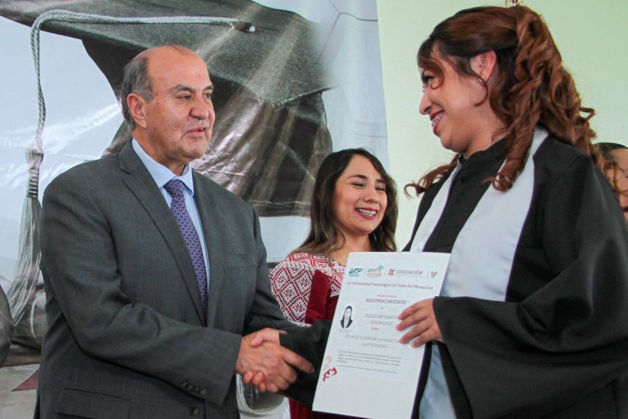 Reciben Título Más de 200 Estudiantes del Valle del Mezquital