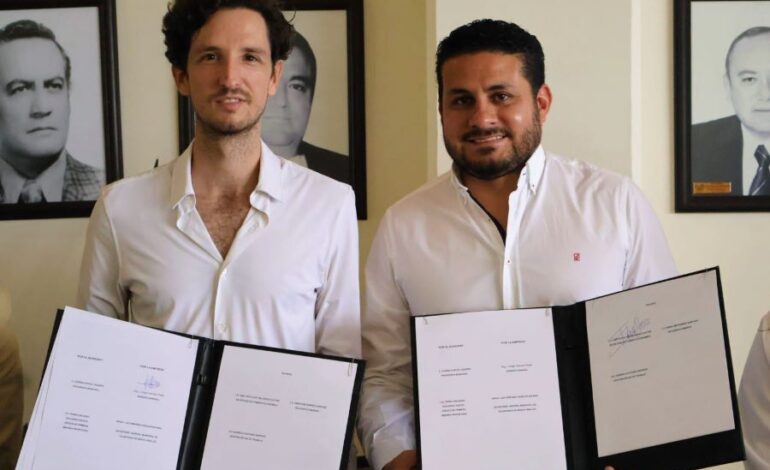 Firma Convenio de Colaboración el Municipio de Tulancingo y la Empresa de Invernaderos El Fortín