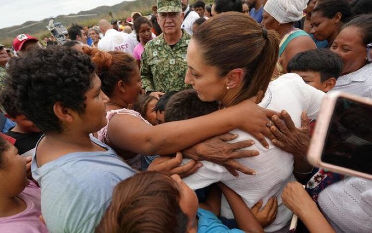 “Siempre Vamos a Estar Cerca de La Gente, Nunca Los Vamos A Dejar”: Presidenta Claudia Sheinbaum Supervisa Comunidades de Oaxaca Afectadas Por Huracán Erick