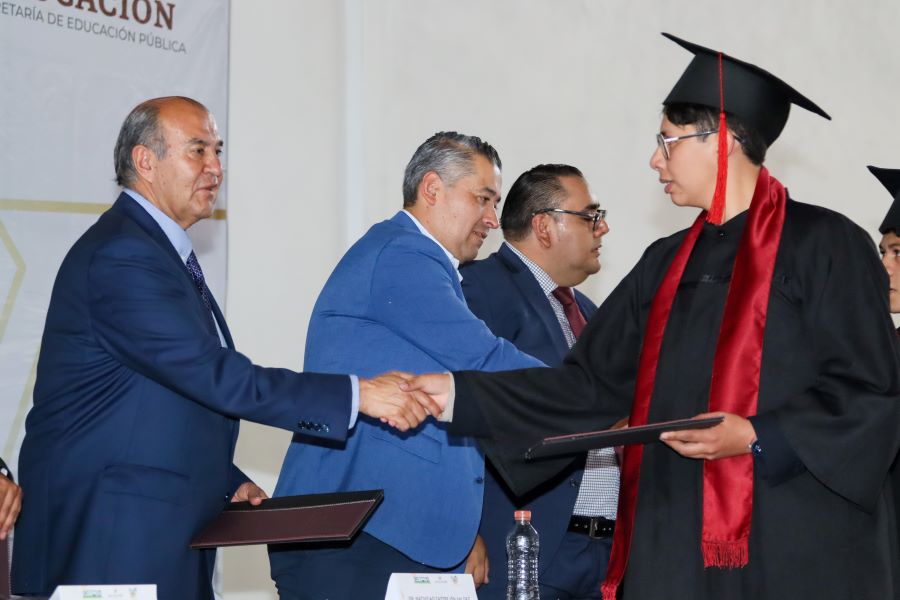 Egresan 9 mil Estudiantes de los 132 Centros Educativos del Cobaeh en Hidalgo