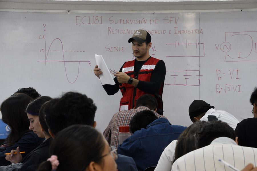 Estudiantes de la UPMH se Certifican en Competencias Laborales en Energía