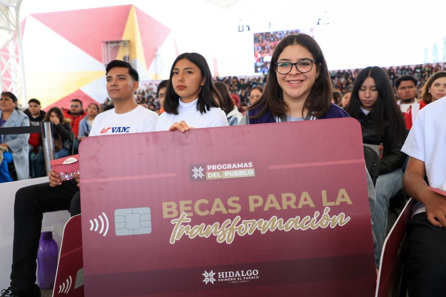 Gobierno de Hidalgo Beca a Más de 17 Mil Universitarios