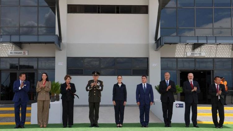 Presidenta Claudia Sheinbaum Recibe Primer Aeronave Embraer E195-E2