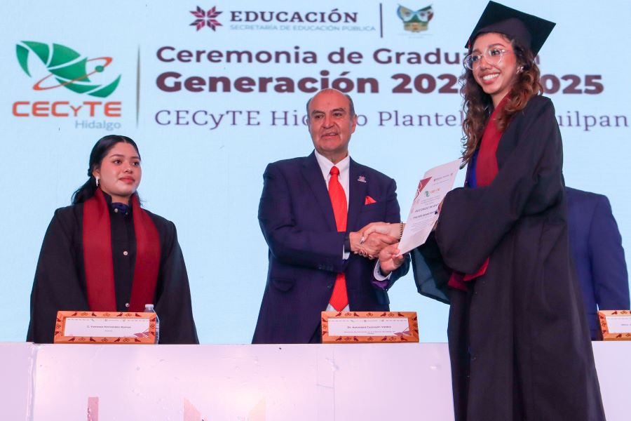 850 egresados del CECyTEH, Plantel Omitlán e Ixmiquilpan Recibieron certificados de Diversas Carreras