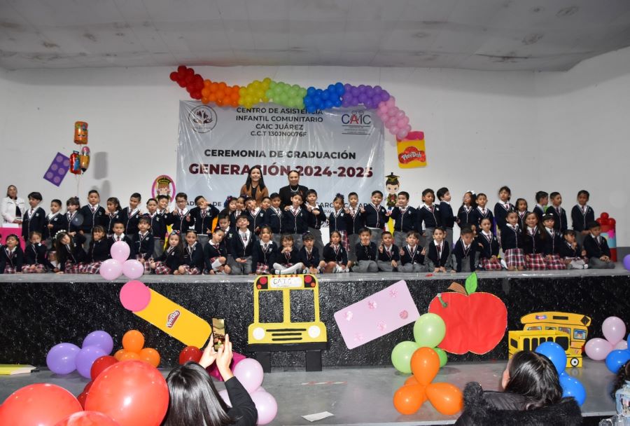 Presidenta Lorena García Cázares Fue Madrina de 64 Pequeños Graduados del Caic Juárez