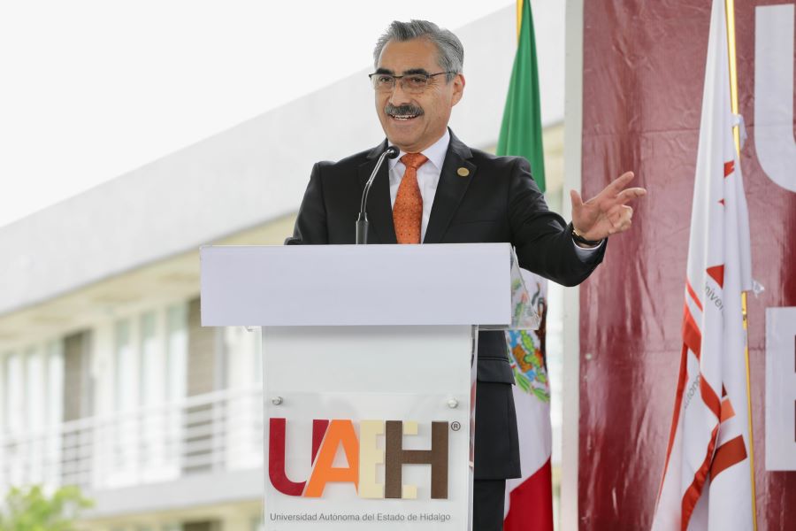 UAEH entrega certificados a estudiantes que concluyen Bachillerato en la ESTi