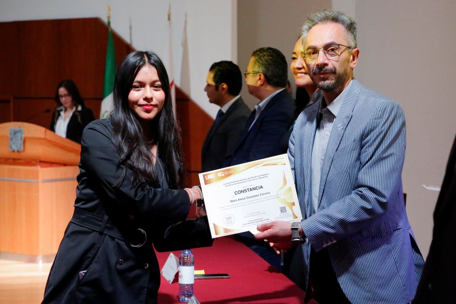 UAEH Entrega Certificados de Inglés a Estudiantes de Cursos Sabatinos