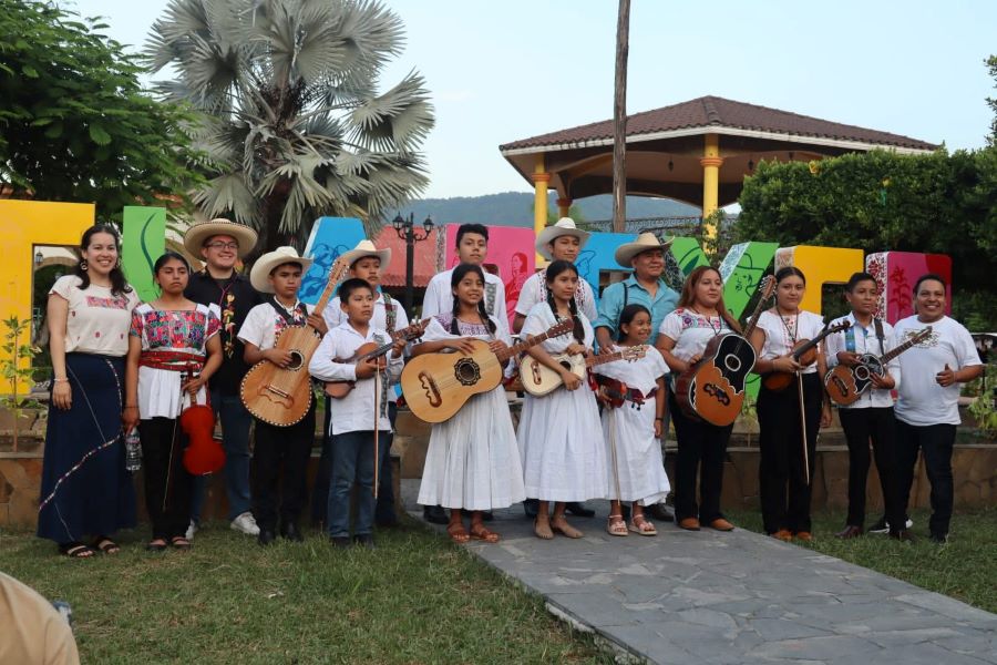Concluye en Atlapexco el XIV Encuentro de Niños y Jóvenes Huapangueros